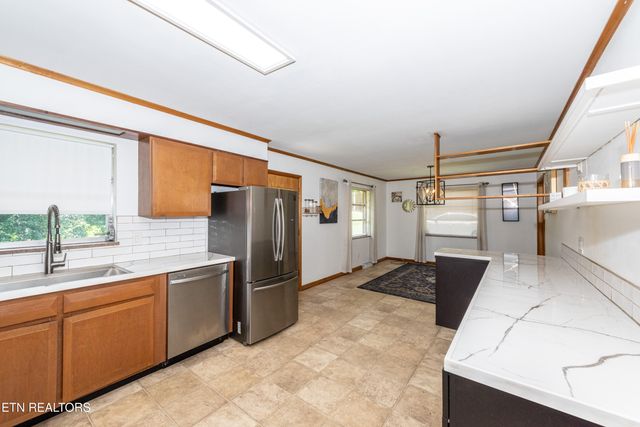 215 Sandy Springs Rd, Maryville, TN 37803