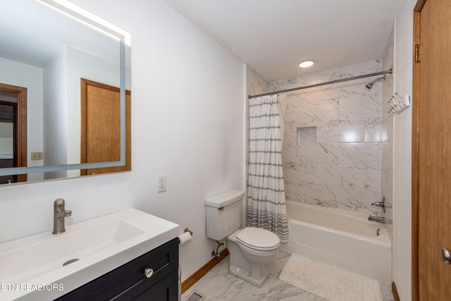 215 Sandy Springs Rd, Maryville, TN 37803