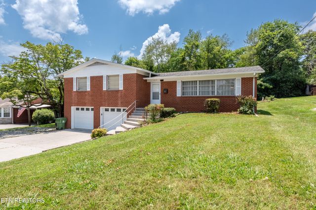 215 Sandy Springs Rd, Maryville, TN 37803