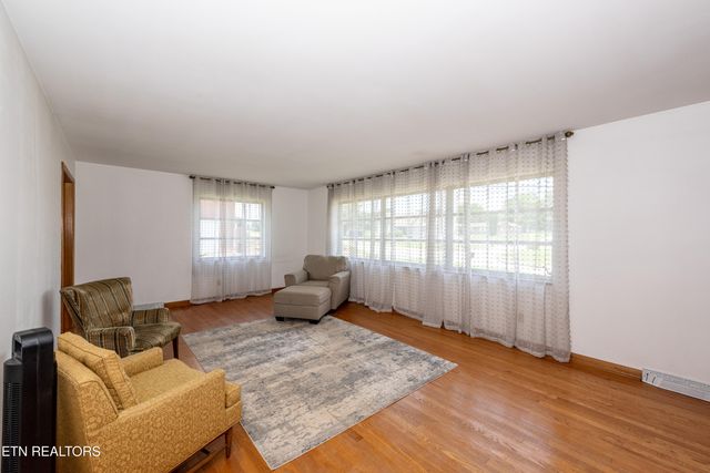 215 Sandy Springs Rd, Maryville, TN 37803
