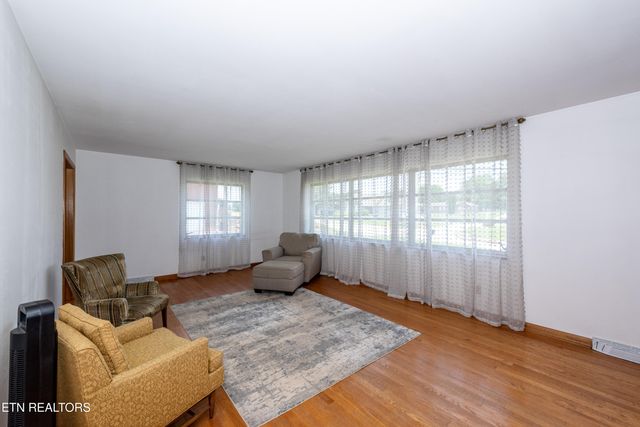 215 Sandy Springs Rd, Maryville, TN 37803