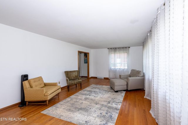 215 Sandy Springs Rd, Maryville, TN 37803