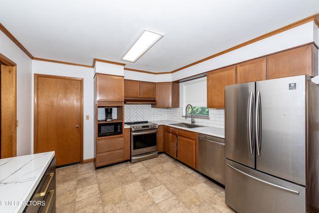 215 Sandy Springs Rd, Maryville, TN 37803