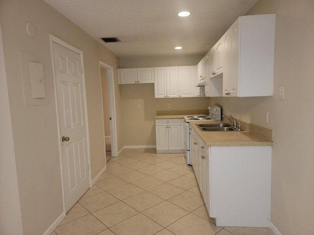 2002 S 10th Street C, Fort Pierce, FL 34950