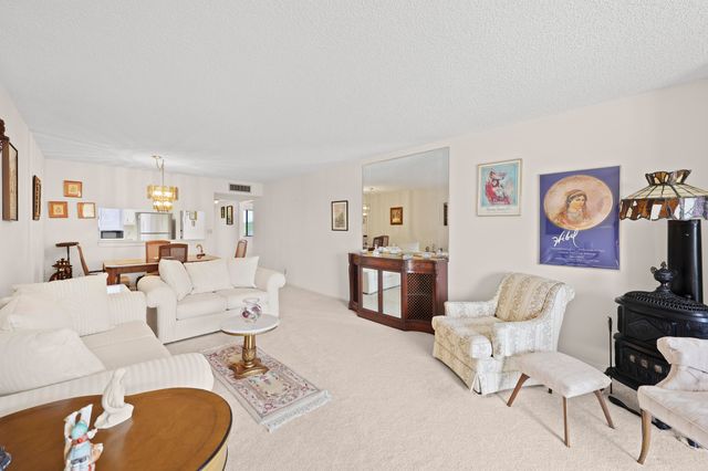 3154 Via Poinciana 412, Greenacres, FL 33467