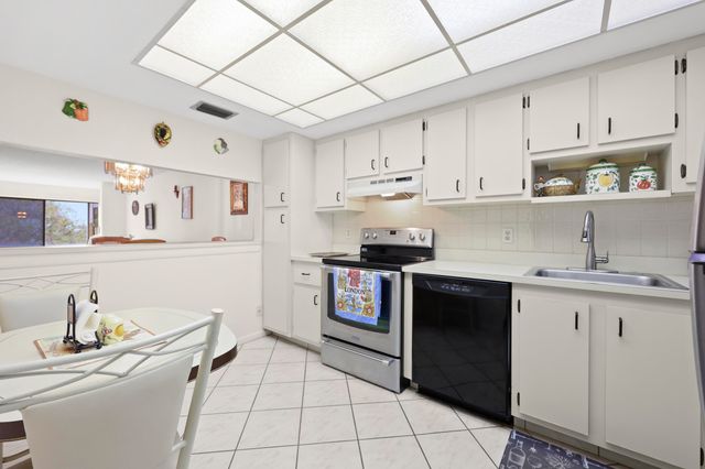 3154 Via Poinciana 412, Greenacres, FL 33467