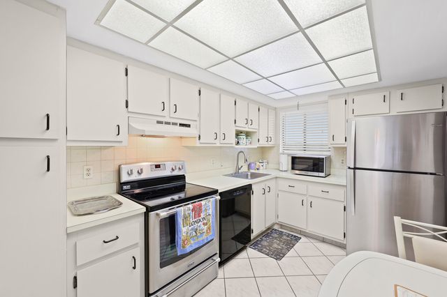 3154 Via Poinciana 412, Greenacres, FL 33467