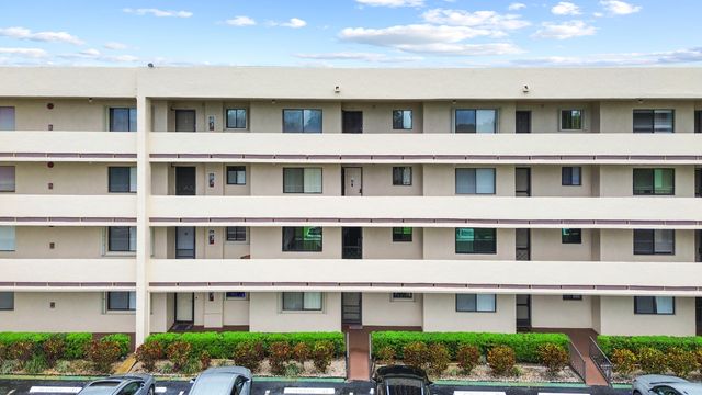 3154 Via Poinciana 412, Greenacres, FL 33467