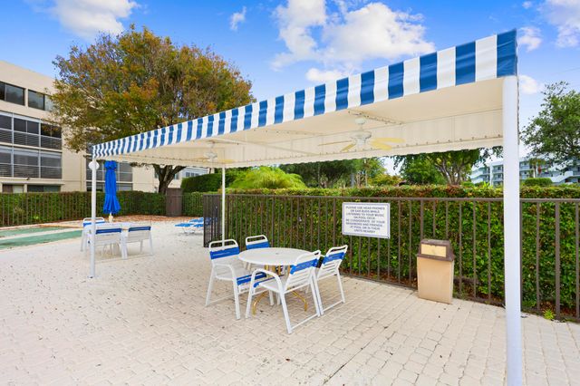 3154 Via Poinciana 412, Greenacres, FL 33467