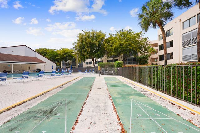 3154 Via Poinciana 412, Greenacres, FL 33467