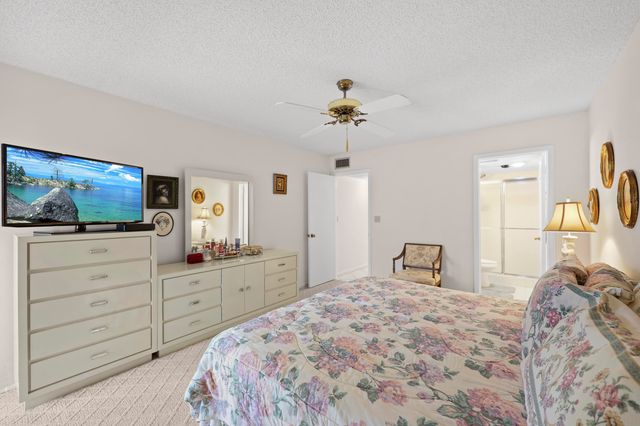 3154 Via Poinciana 412, Greenacres, FL 33467