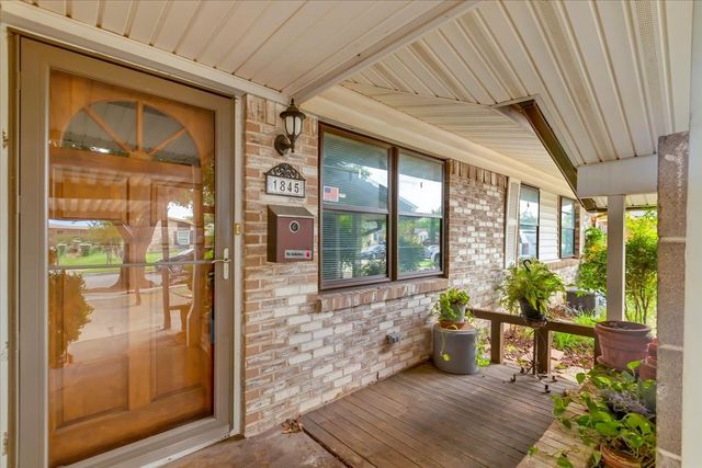 1845 Chevy Chase Drive, Carrollton, TX 75006