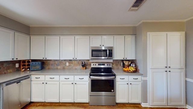 304 Country Club, Conway, AR 72034