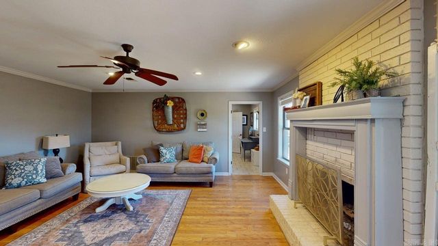 304 Country Club, Conway, AR 72034