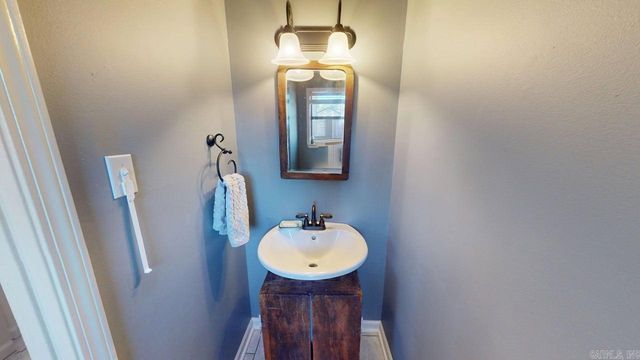 304 Country Club, Conway, AR 72034