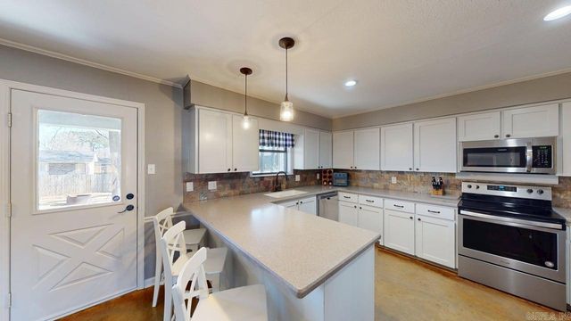 304 Country Club, Conway, AR 72034