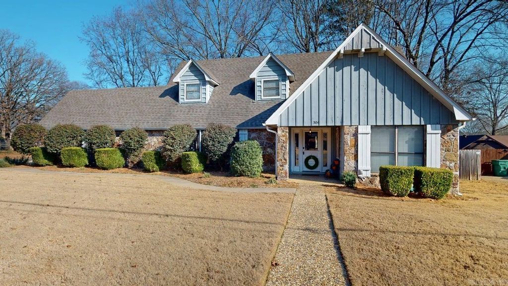 304 Country Club, Conway, AR 72034