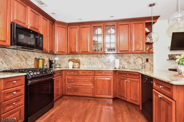30 N Bayard Ln, Mahwah Twp., NJ 07430