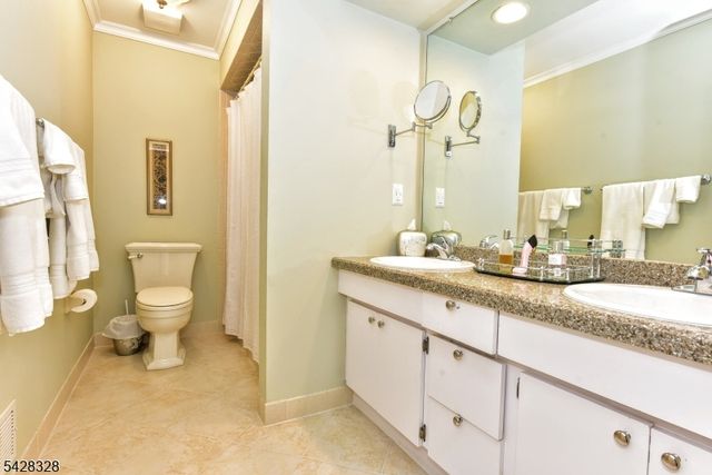 30 N Bayard Ln, Mahwah Twp., NJ 07430