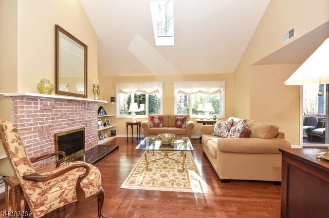 30 N Bayard Ln, Mahwah Twp., NJ 07430