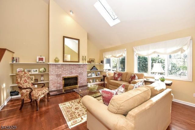 30 N Bayard Ln, Mahwah Twp., NJ 07430