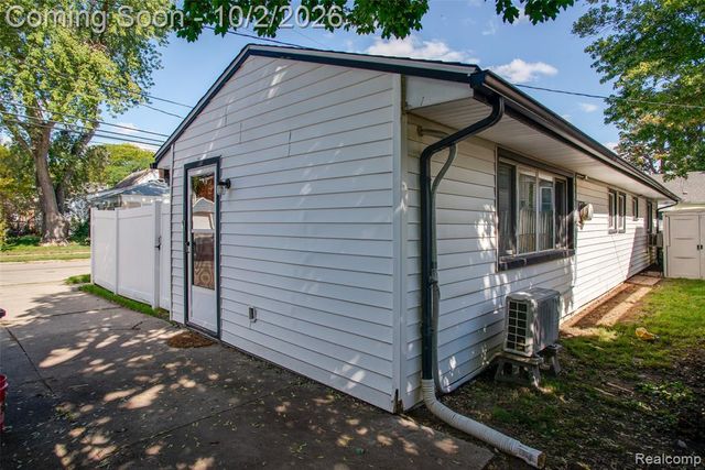 3245 Kenwood Street, Ferndale, MI 48220