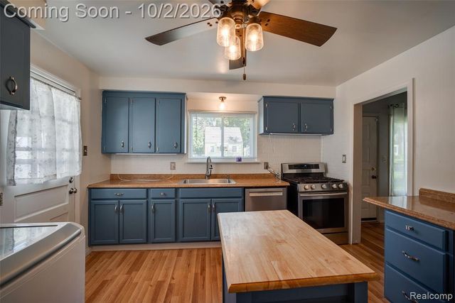 3245 Kenwood Street, Ferndale, MI 48220
