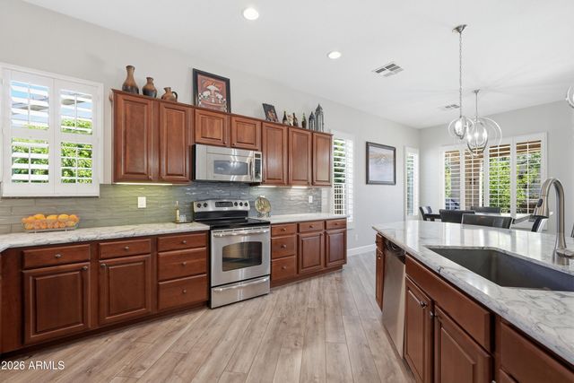 5283 S ALMOND Drive, Gilbert, AZ 85298