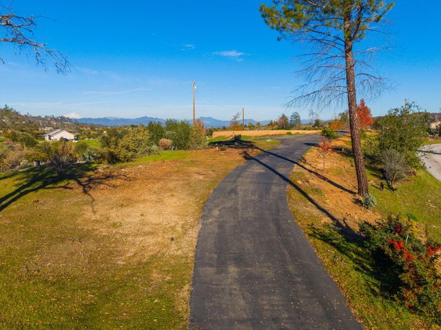 9705 Swasey Drive, Redding, CA 96001