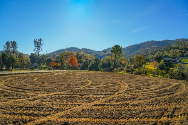 9705 Swasey Drive, Redding, CA 96001