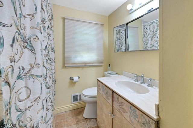 23 Cottonwood Ct, Hardyston Twp., NJ 07460