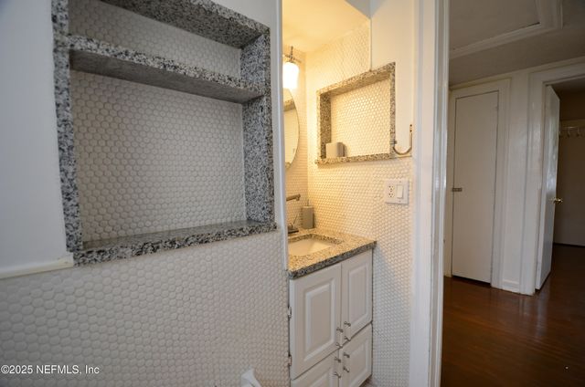 2705 SOUTHSIDE Boulevard, Jacksonville, FL 32216