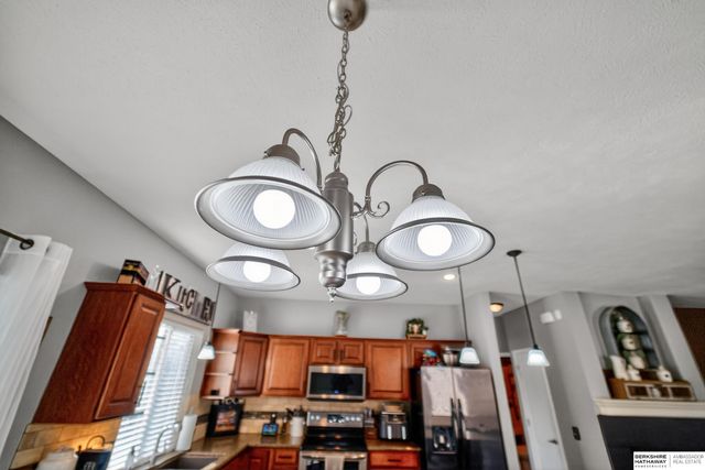 18211 Edna Street, Omaha, NE 68136