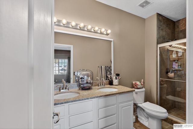 18211 Edna Street, Omaha, NE 68136