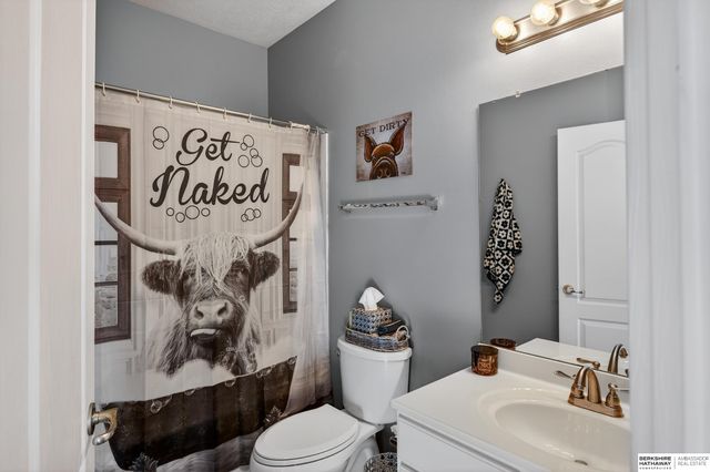 18211 Edna Street, Omaha, NE 68136