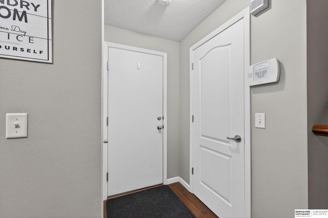 18211 Edna Street, Omaha, NE 68136