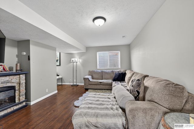 18211 Edna Street, Omaha, NE 68136