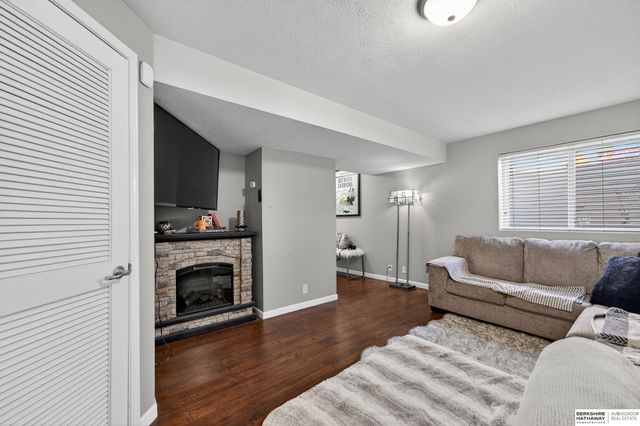 18211 Edna Street, Omaha, NE 68136