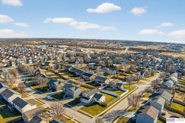 18211 Edna Street, Omaha, NE 68136