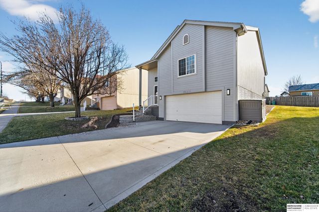 18211 Edna Street, Omaha, NE 68136