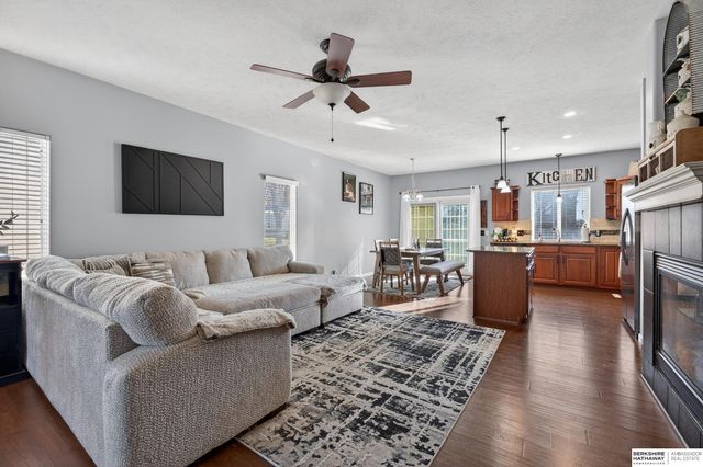 18211 Edna Street, Omaha, NE 68136