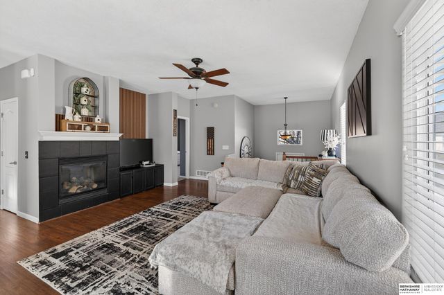 18211 Edna Street, Omaha, NE 68136