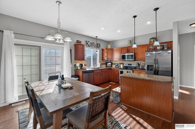 18211 Edna Street, Omaha, NE 68136