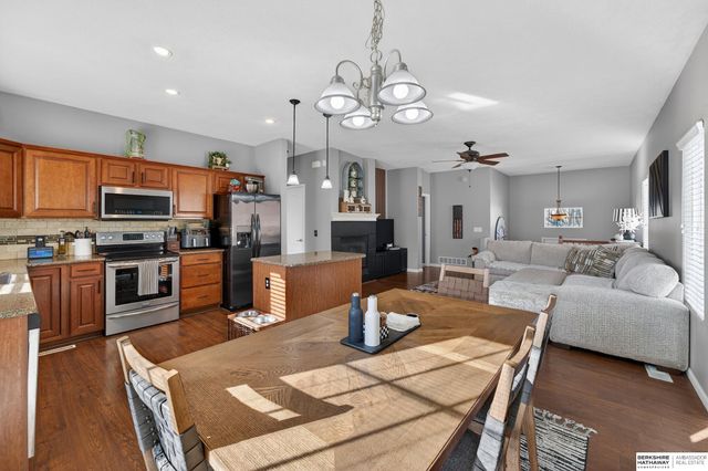 18211 Edna Street, Omaha, NE 68136