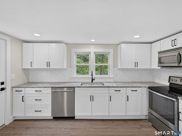 1039 North Road, Groton, CT 06340