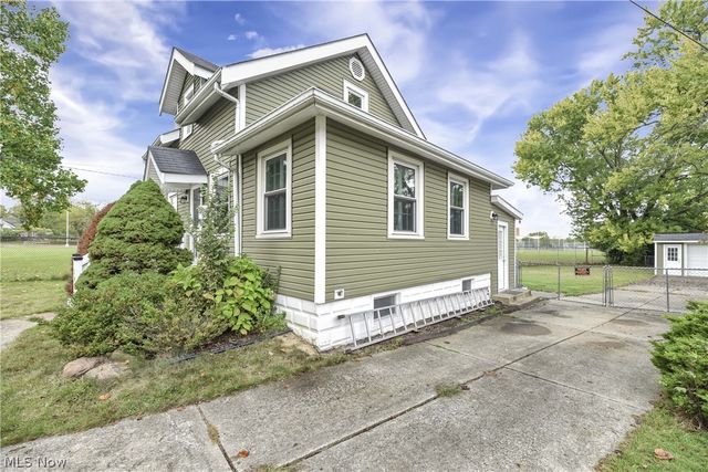 471 Columbus Street, Bedford, OH 44146