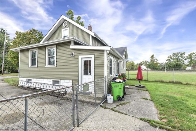 471 Columbus Street, Bedford, OH 44146