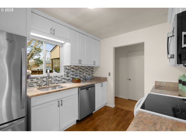 17555 Nw SHOREWOOD Dr, Beaverton, OR 97006