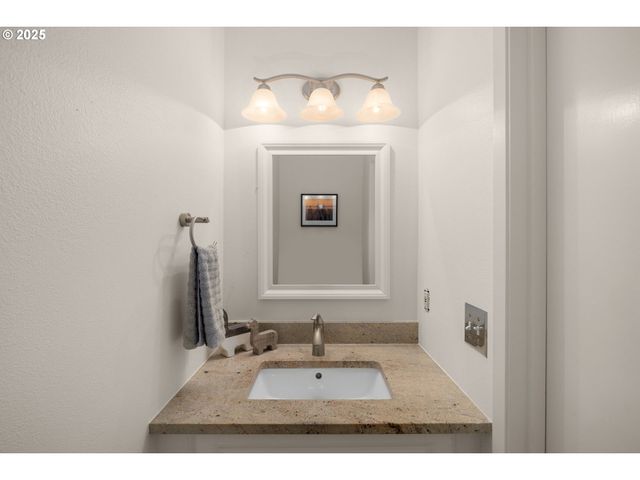 17555 Nw SHOREWOOD Dr, Beaverton, OR 97006