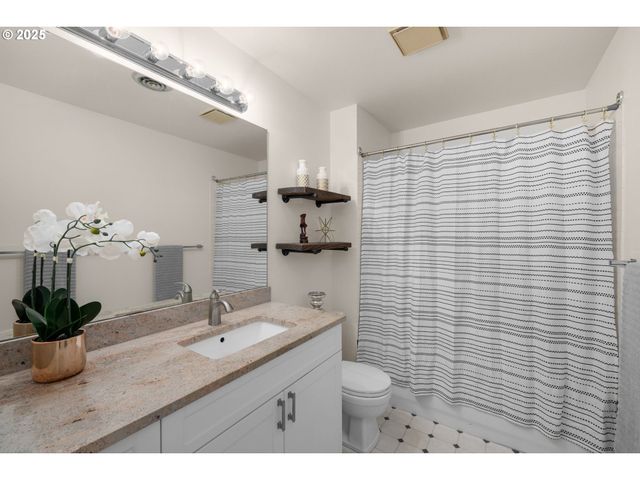 17555 Nw SHOREWOOD Dr, Beaverton, OR 97006